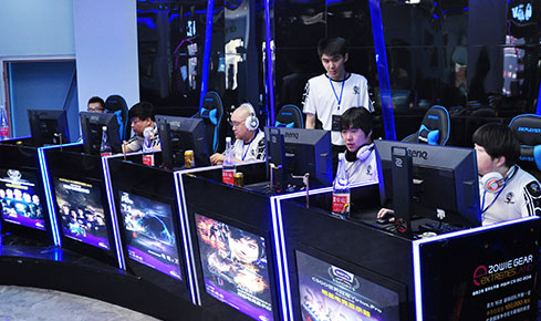 配合让她们 配合让她们